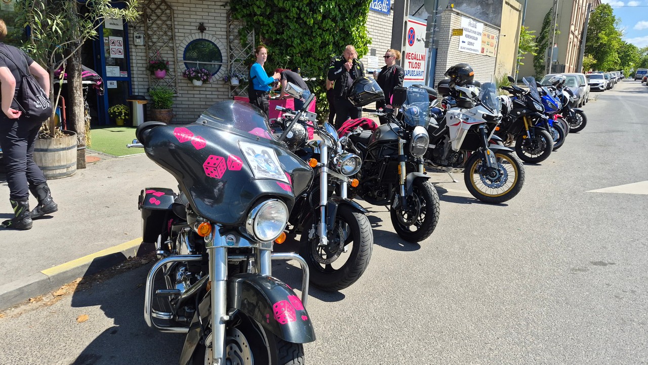 20-nemzetkozi-noi-motoros-nap-felvonulas-20.jpg