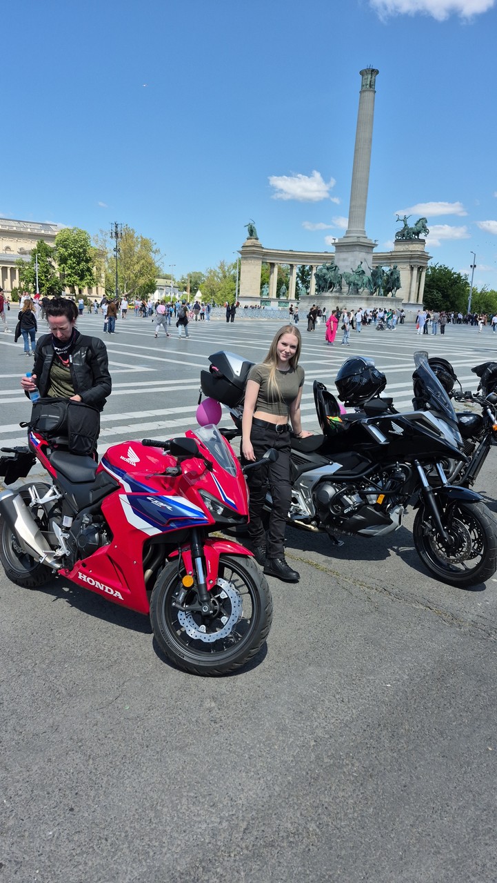 20-nemzetkozi-noi-motoros-nap-felvonulas-28.jpg