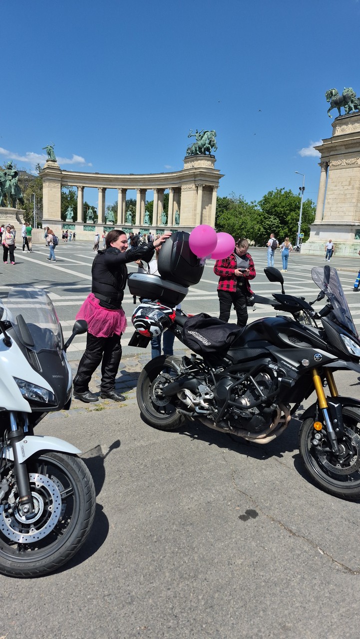 20-nemzetkozi-noi-motoros-nap-felvonulas-32.jpg
