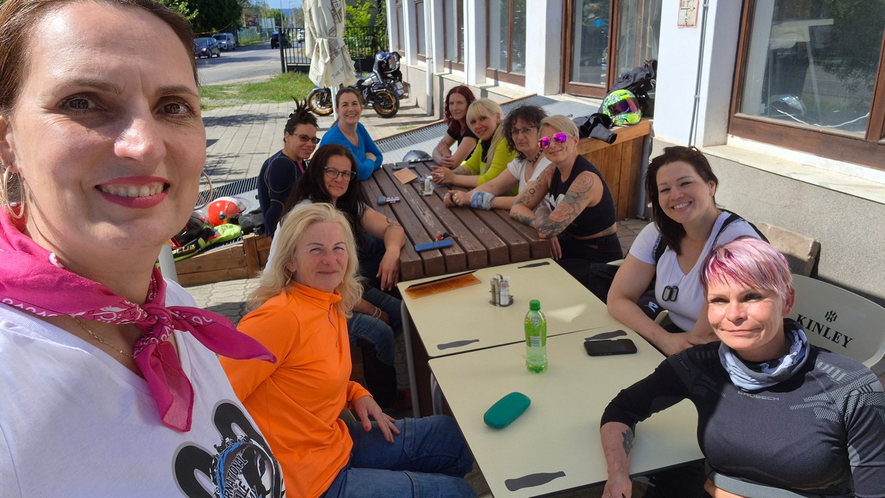 20-nemzetkozi-noi-motoros-nap-felvonulas-77.jpg