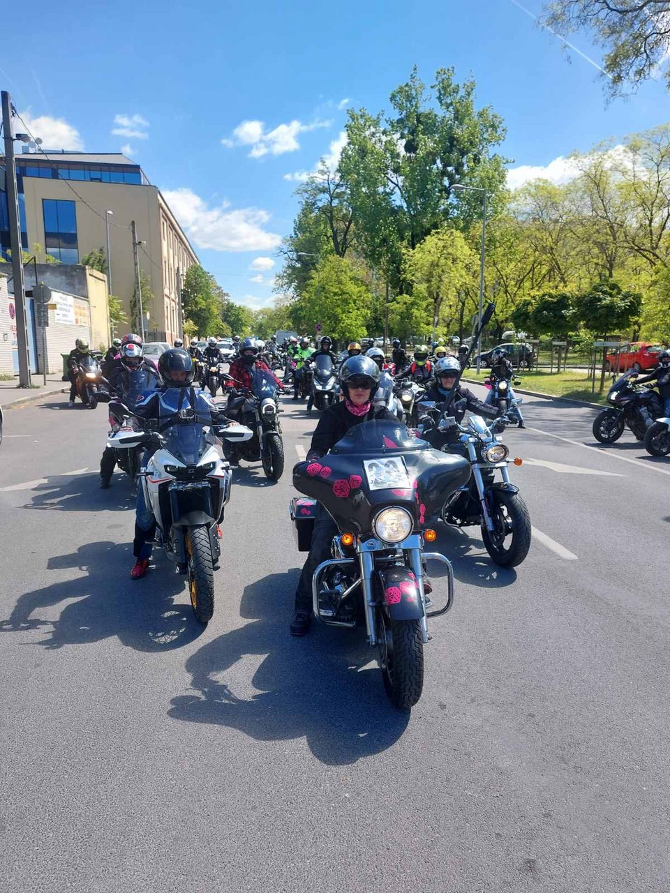 20-nemzetkozi-noi-motoros-nap-felvonulas-86.jpg