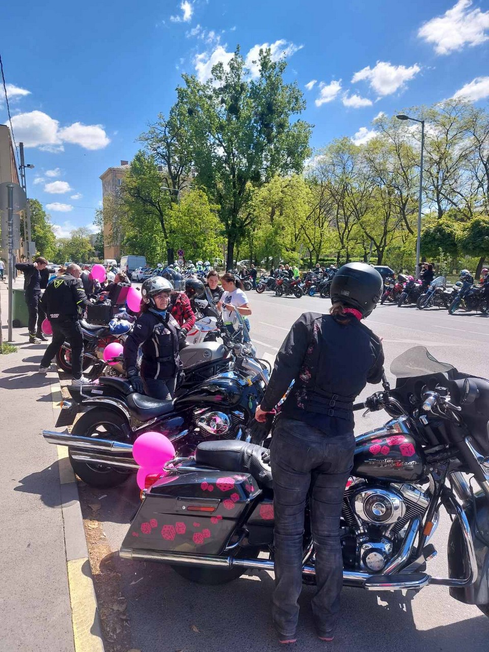 20-nemzetkozi-noi-motoros-nap-felvonulas-97.jpg