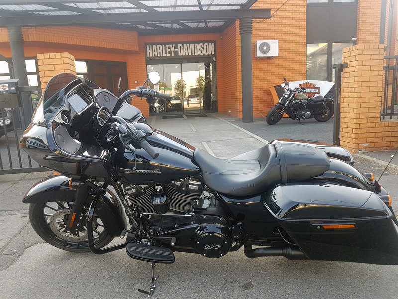 harley-davidson-road-glide-special-2019_15