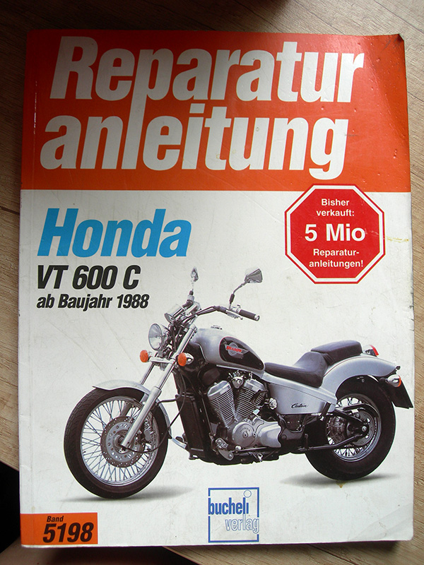 honda-vt600c-konyv