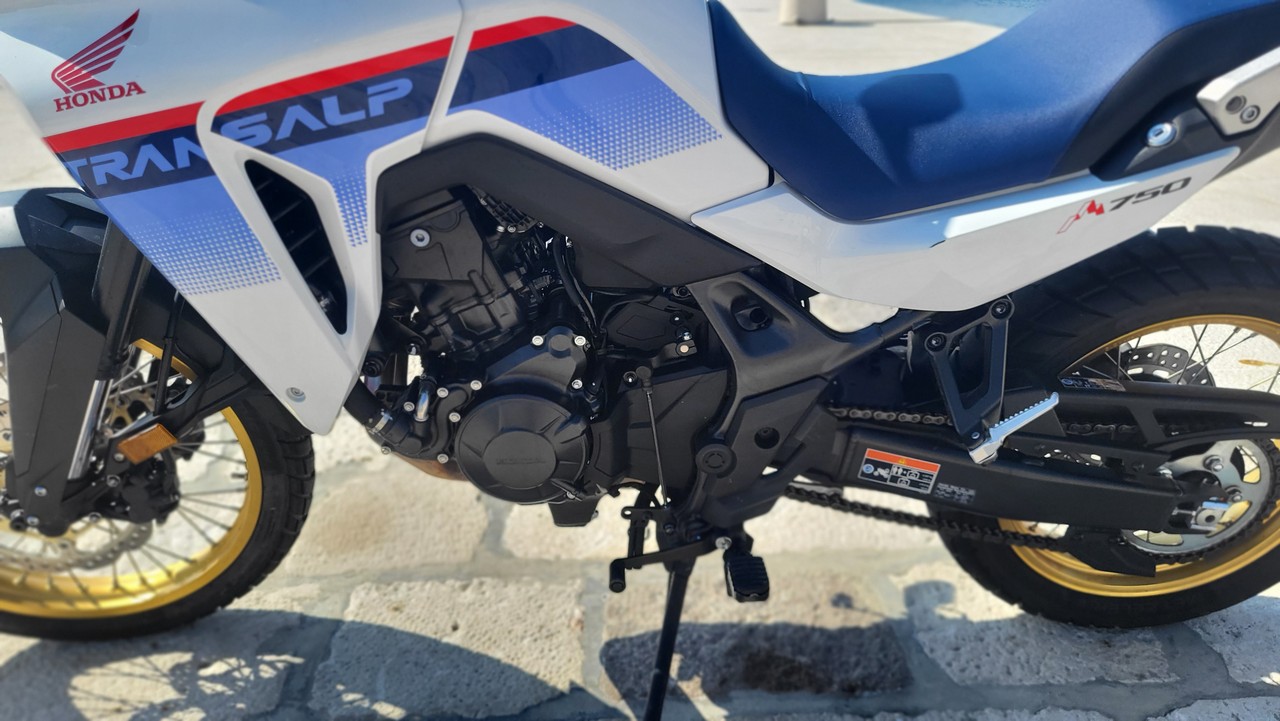 honda-xl750-transalp-2023-motortestt-14