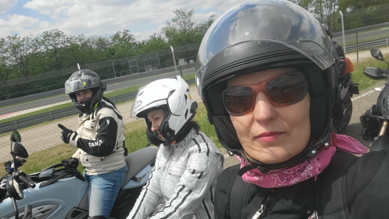 ingyenes-Vezetestechnikai-Trening-a-Hungaroring-Driving-Centerben-10.jpg