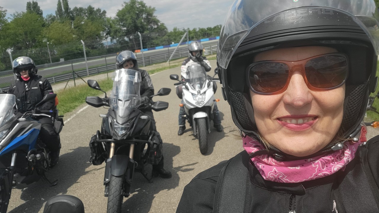 ingyenes-Vezetestechnikai-Trening-a-Hungaroring-Driving-Centerben-11.jpg