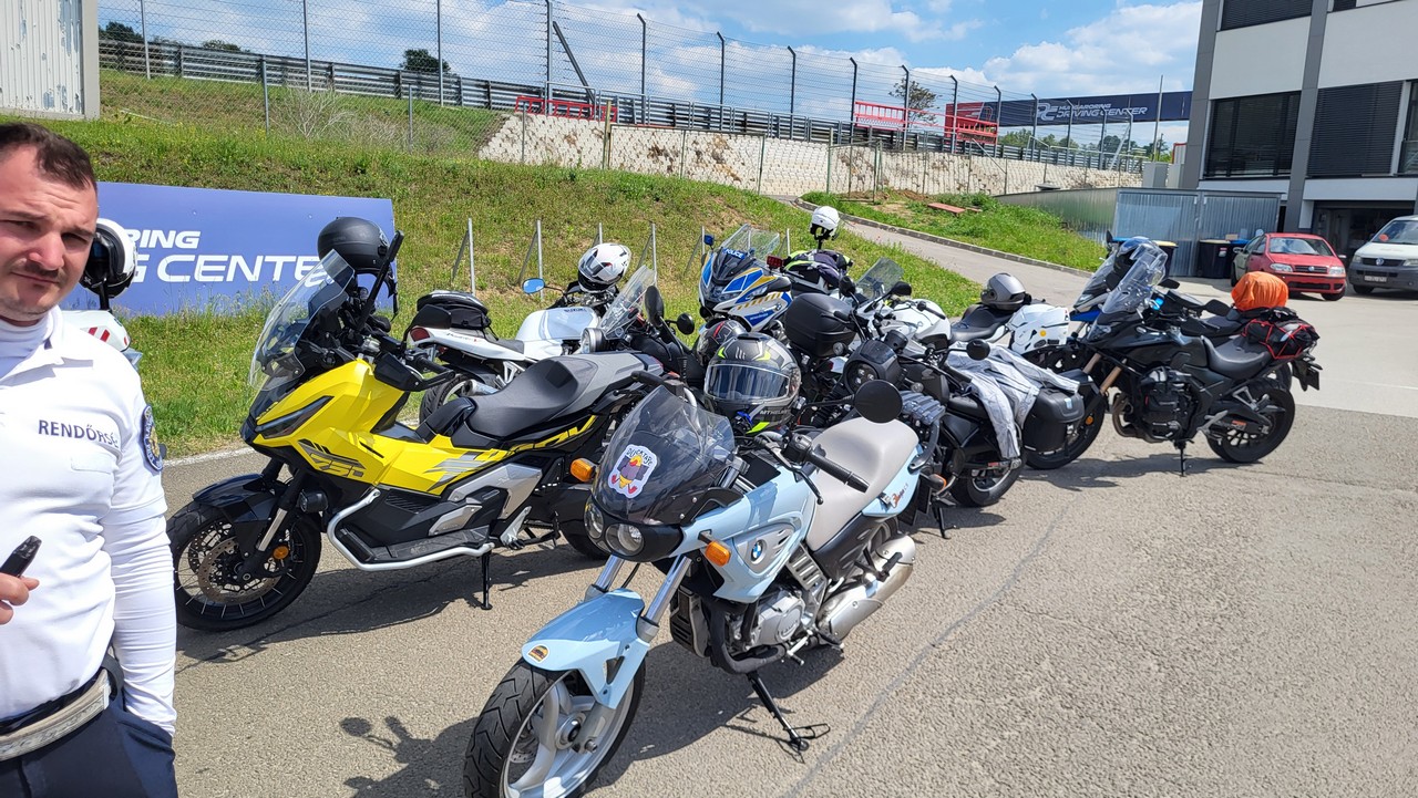 ingyenes-Vezetestechnikai-Trening-a-Hungaroring-Driving-Centerben-17.jpg