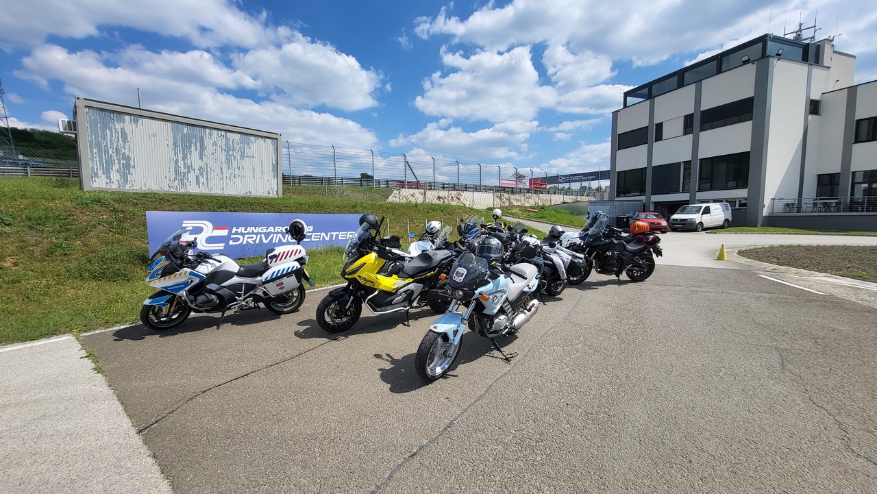 ingyenes-Vezetestechnikai-Trening-a-Hungaroring-Driving-Centerben-18.jpg
