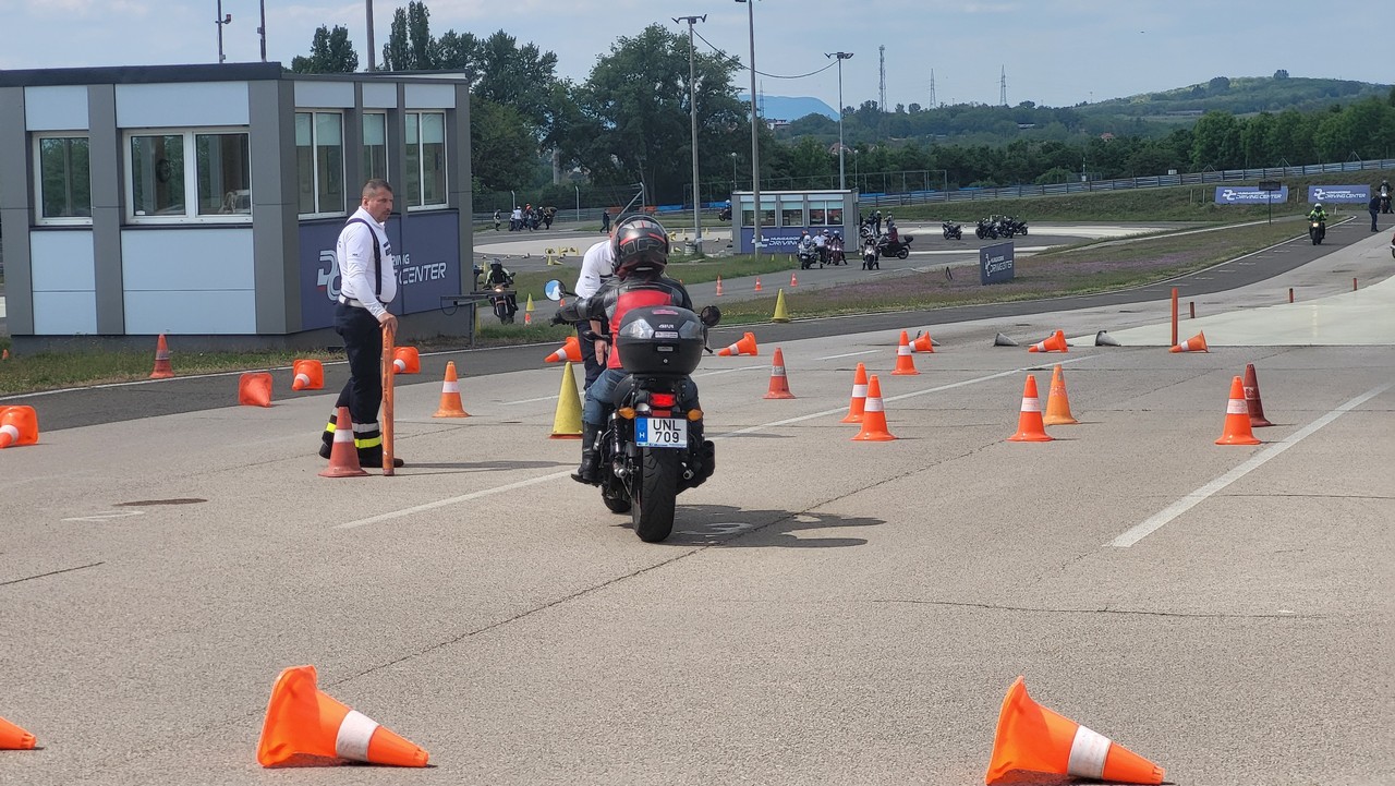 ingyenes-Vezetestechnikai-Trening-a-Hungaroring-Driving-Centerben-22.jpg