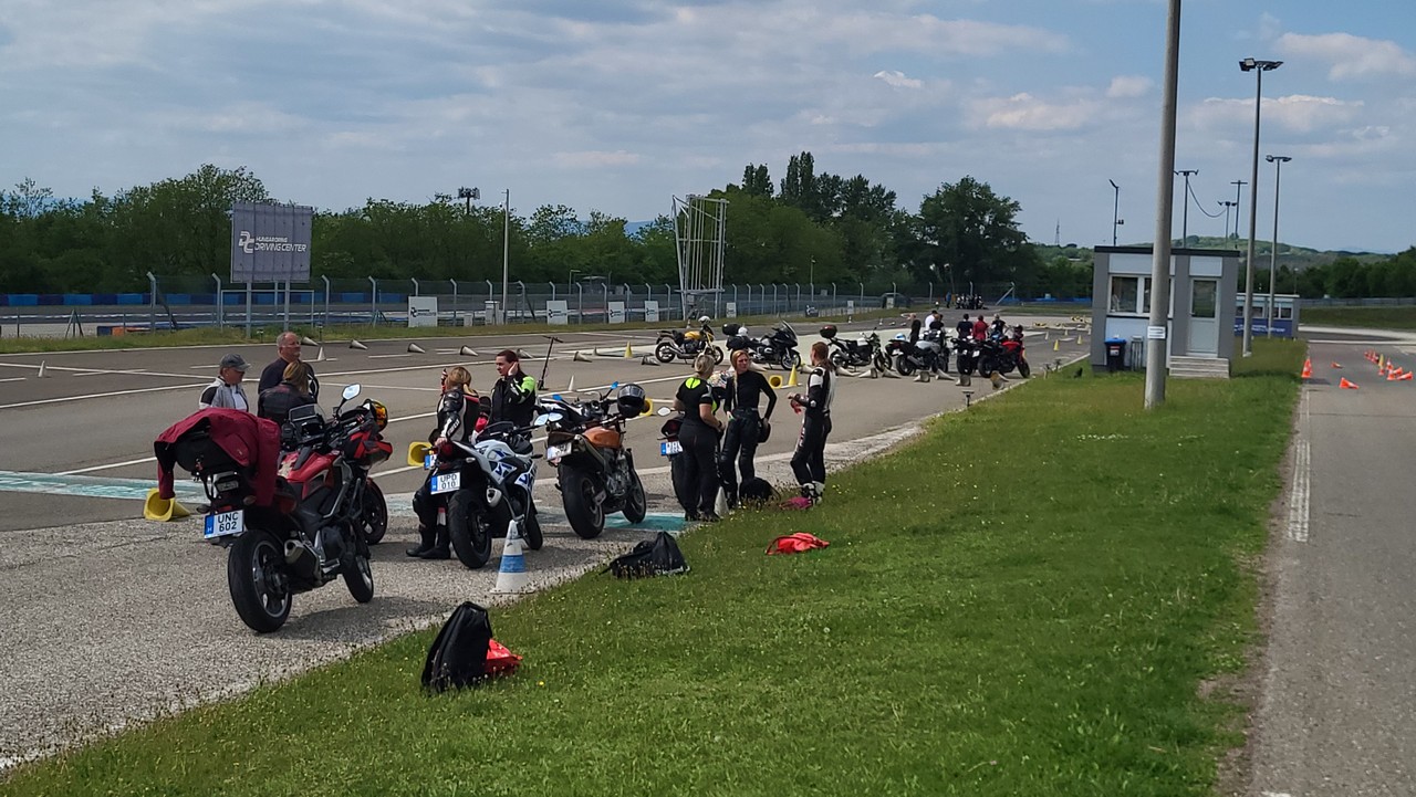 ingyenes-Vezetestechnikai-Trening-a-Hungaroring-Driving-Centerben-27.jpg