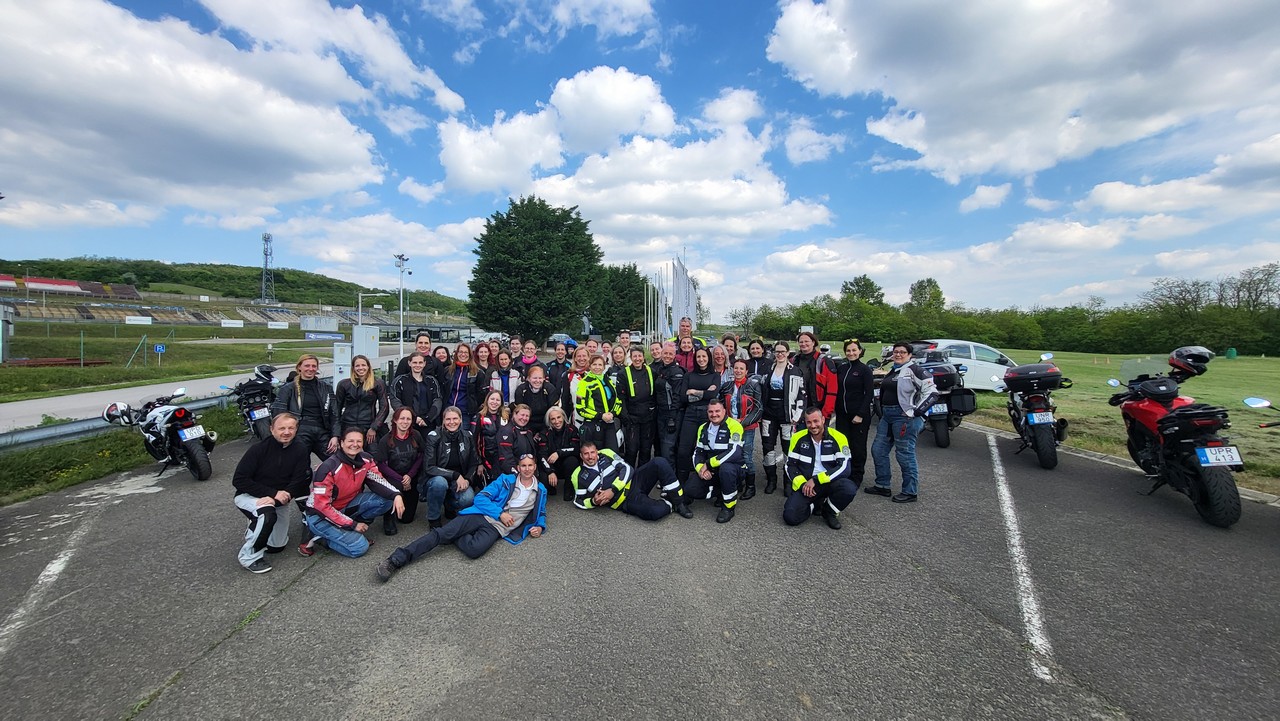 ingyenes-Vezetestechnikai-Trening-a-Hungaroring-Driving-Centerben-32.jpg