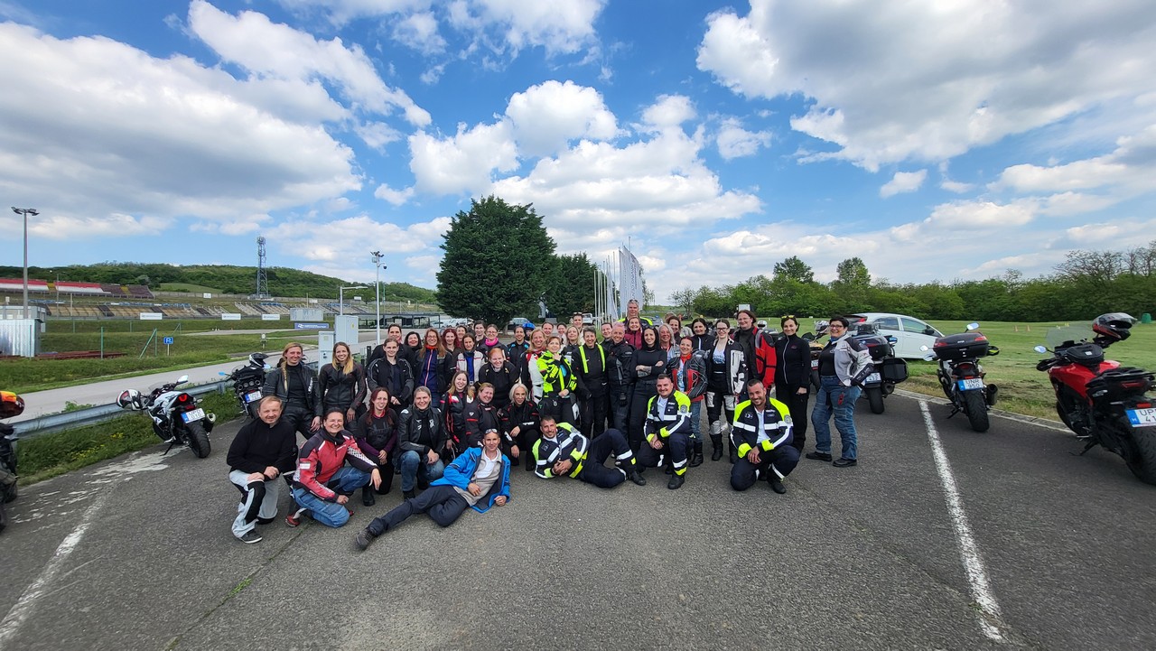 ingyenes-Vezetestechnikai-Trening-a-Hungaroring-Driving-Centerben-33.jpg