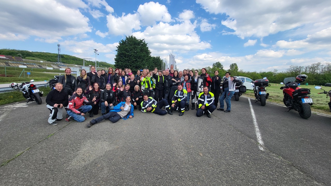 ingyenes-Vezetestechnikai-Trening-a-Hungaroring-Driving-Centerben-39.jpg
