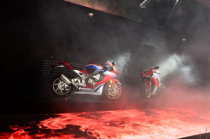 Intermot 2016 - 17YM CBR1000RR Fireblade SP/SP2 and 17YM CB1100 EX/RS
