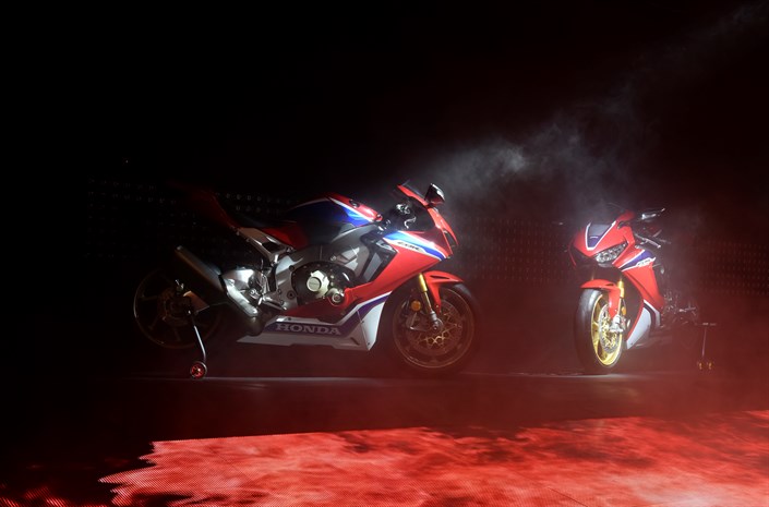 Intermot 2016 - 17YM CBR1000RR Fireblade SP/SP2 and 17YM CB1100 EX/RS