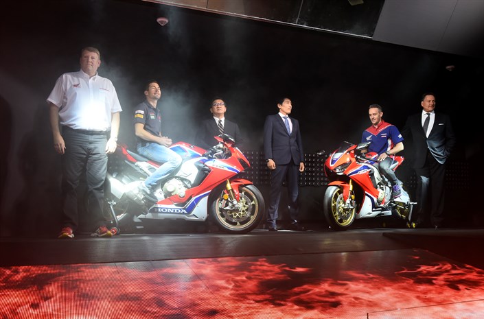 Intermot 2016 - 17YM CBR1000RR Fireblade SP/SP2 and 17YM CB1100 EX/RS