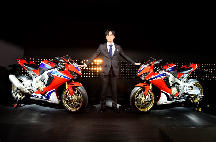 Intermot 2016 - 17YM CBR1000RR Fireblade SP/SP2 and 17YM CB1100 EX/RS