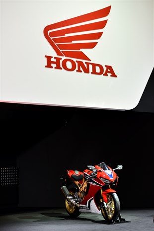 Intermot 2016 - 17YM CBR1000RR Fireblade SP/SP2 and 17YM CB1100 EX/RS