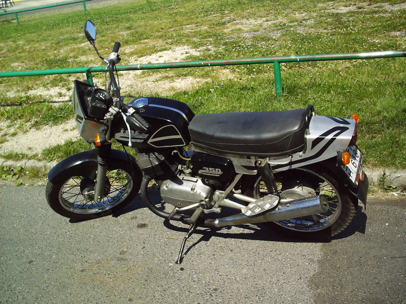 jawa-cezet-streetfighter-videk-2