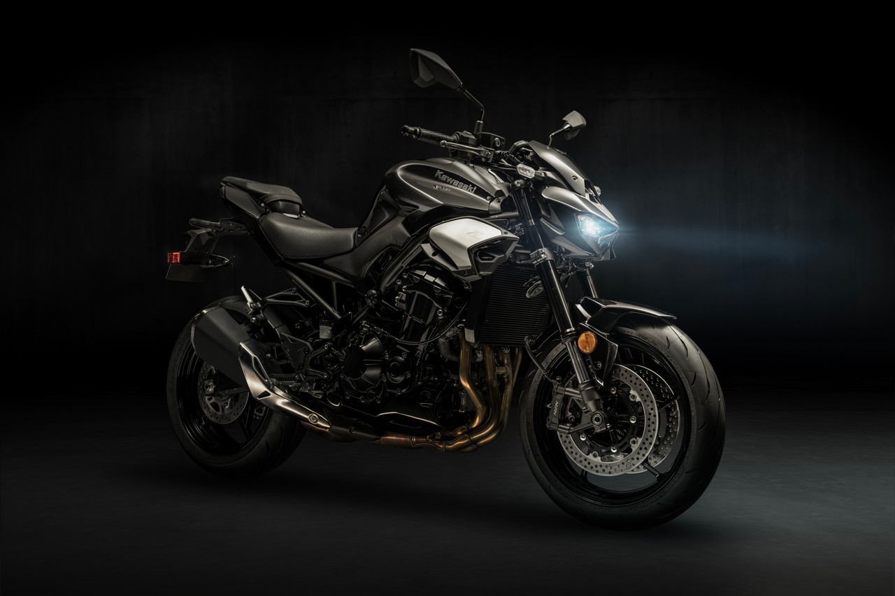 kawasaki-z900-2025-02.jpg