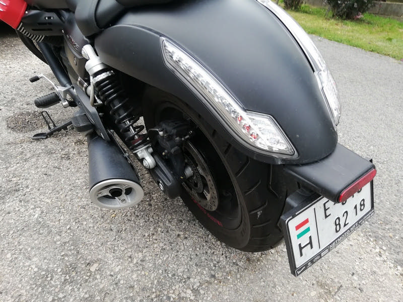 moto-guzzi-audace-2018_8