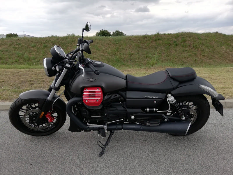 moto-guzzi-audace-2018_9