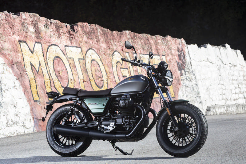 moto-guzzi-V9-Bobber-Centenario-2021-18