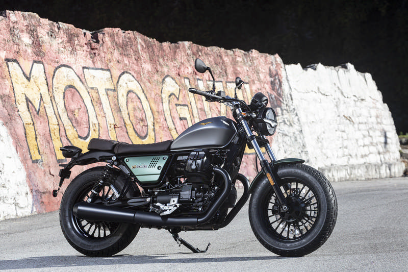 moto-guzzi-V9-Bobber-Centenario-2021-19