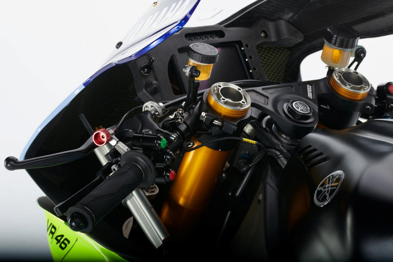 yamaha-r1-gtr-vr46-tribute-valentino-rossi-6