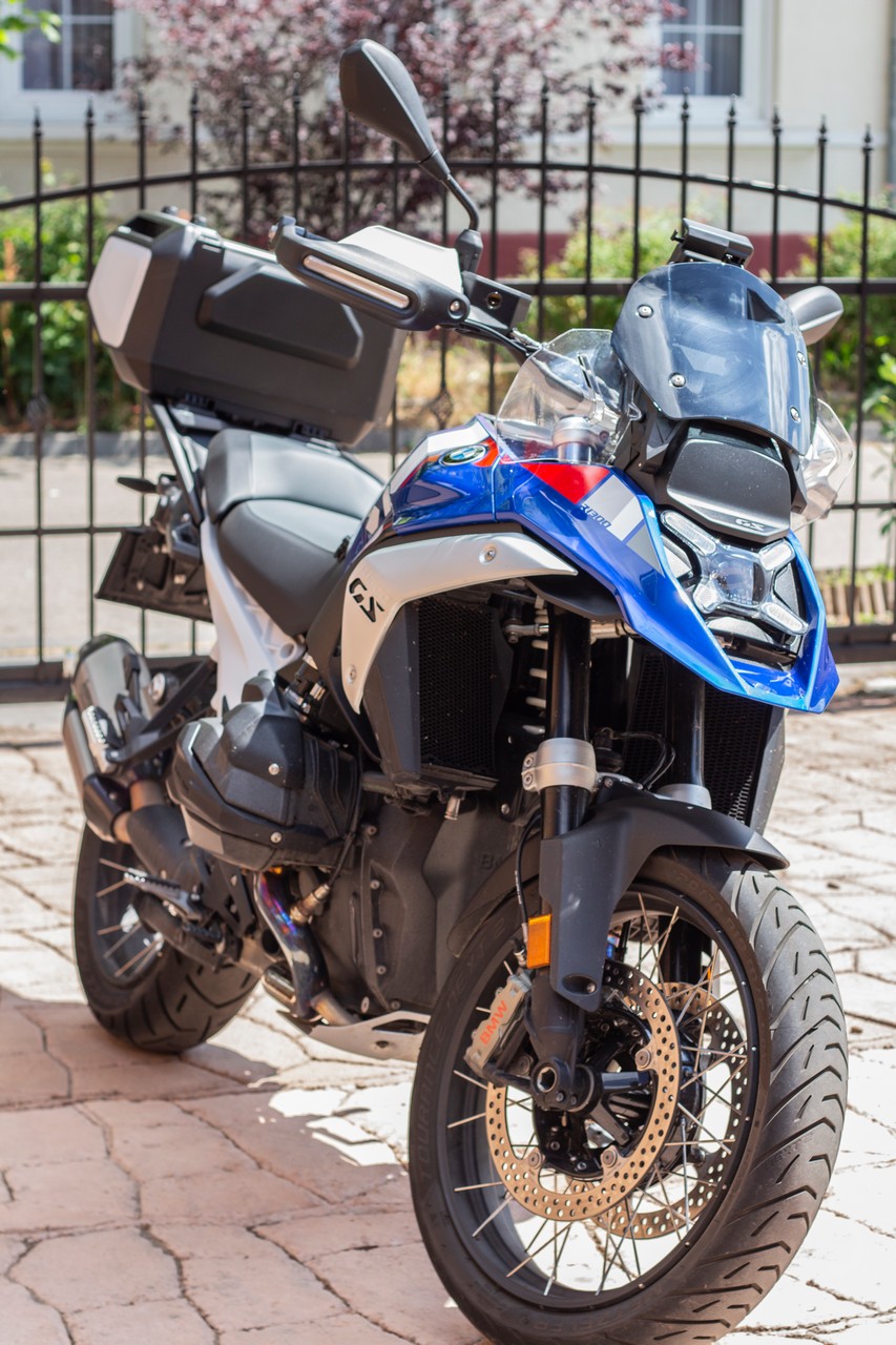 bmw-r-1300-gs-rako-kira-01.jpg