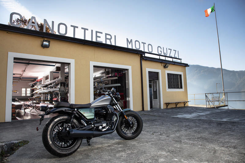 moto-guzzi-V9-Bobber-Centenario-2021-28