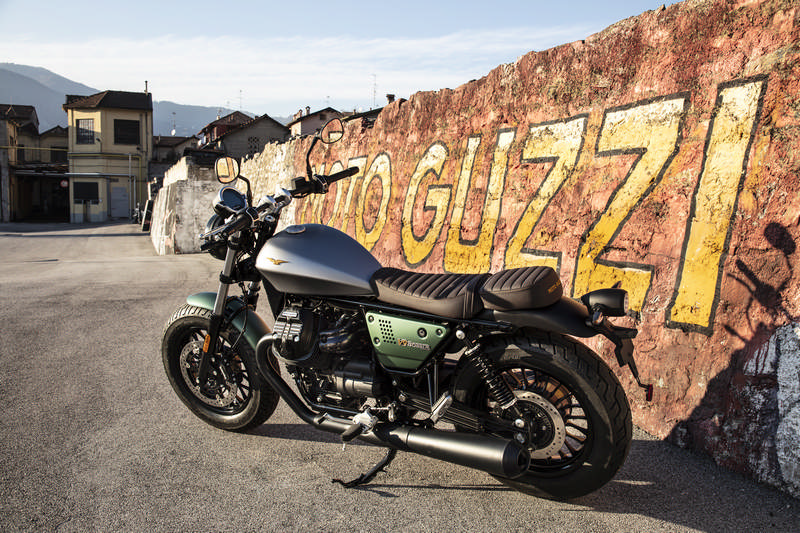 moto-guzzi-V9-Bobber-Centenario-2021-45