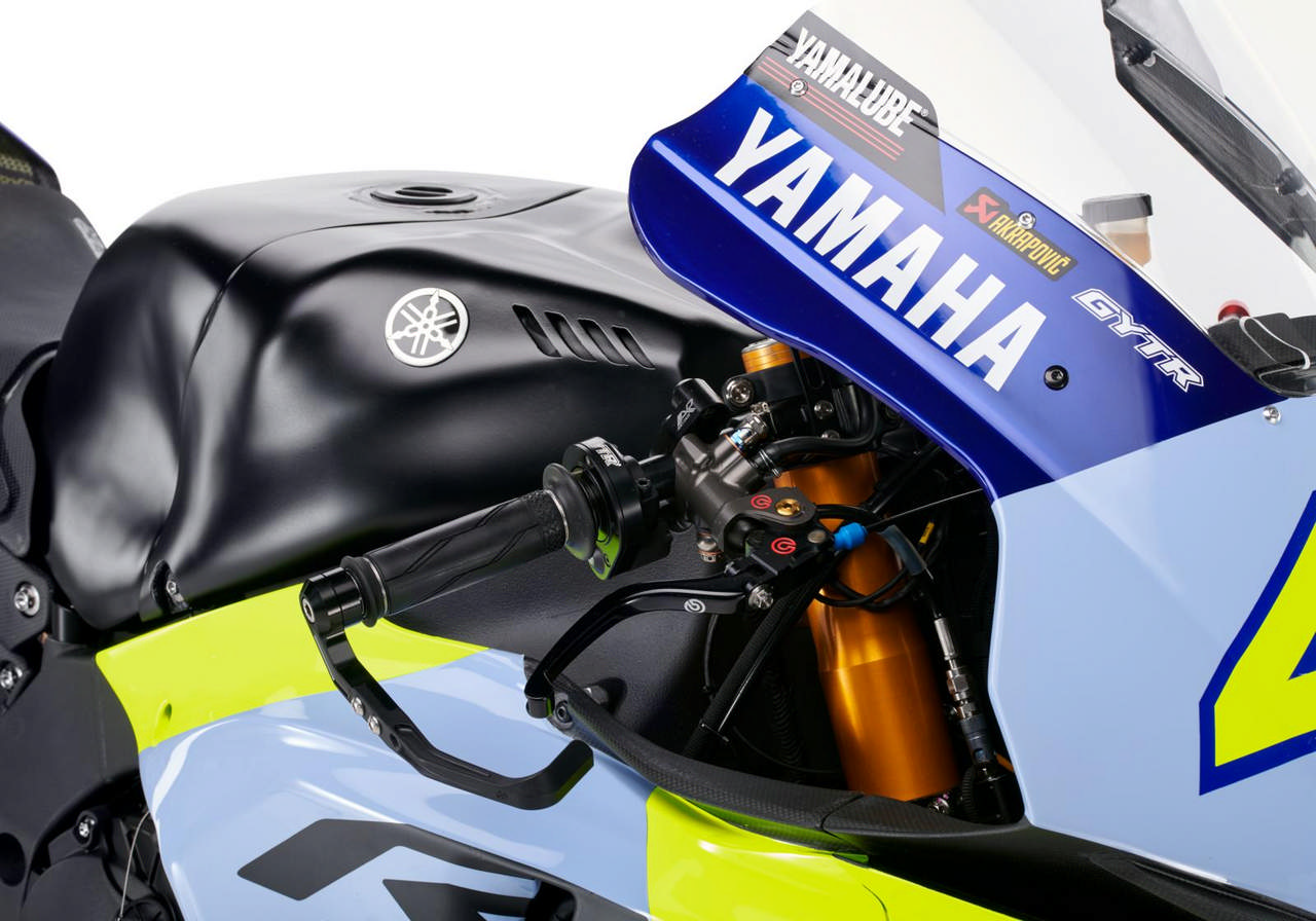 yamaha-r1-gtr-vr46-tribute-valentino-rossi-8